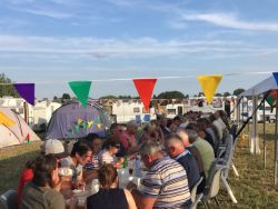 Chinees eten op de camping in Neer.JPG